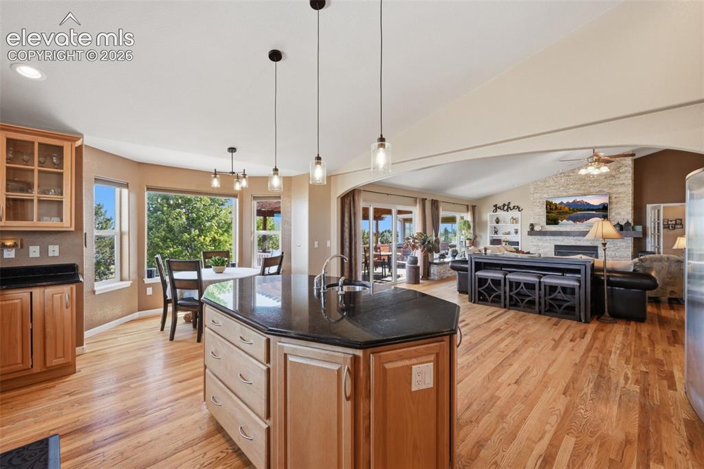 Image 8 of 45: Kitchen