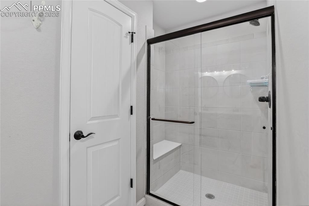 Image 26 of 50: Primary ensuite bath.