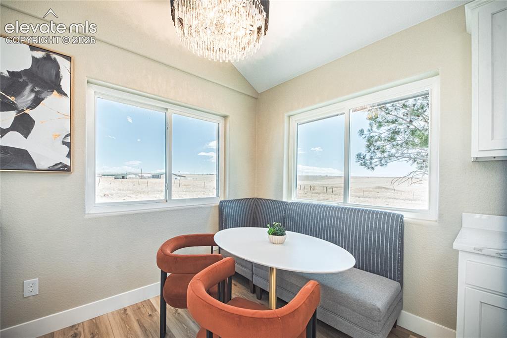 Image 17 of 50: Dining Area