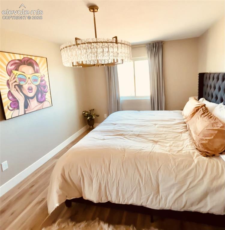 Image 25 of 50: Bedroom