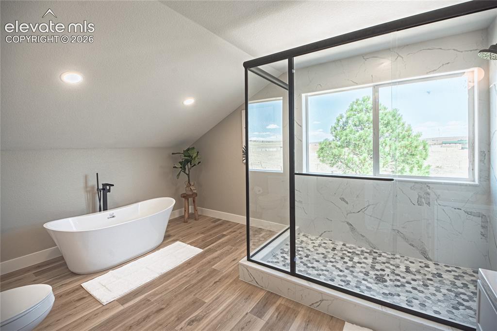 Image 44 of 50: Spa Bathroom