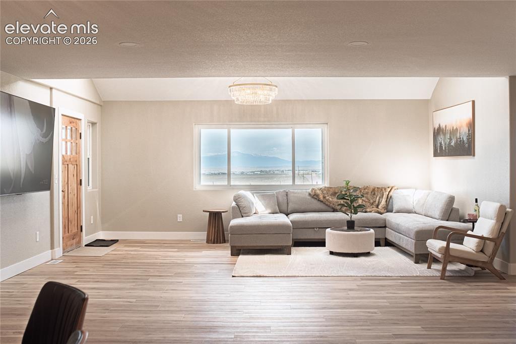 Image 8 of 50: Living Room