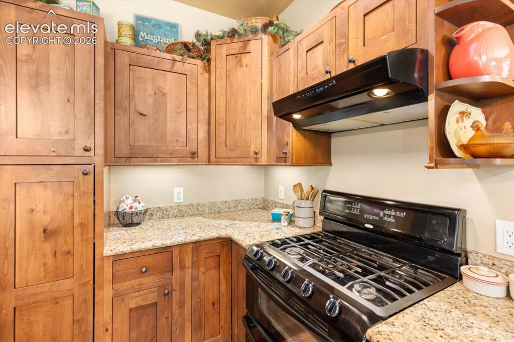 Image 19 of 47: Kitchen