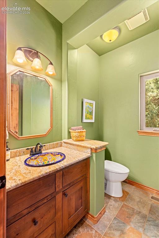 Image 23 of 47: Bathroom