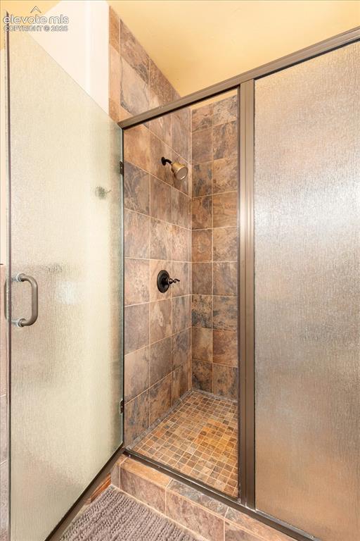 Image 28 of 47: Bathroom