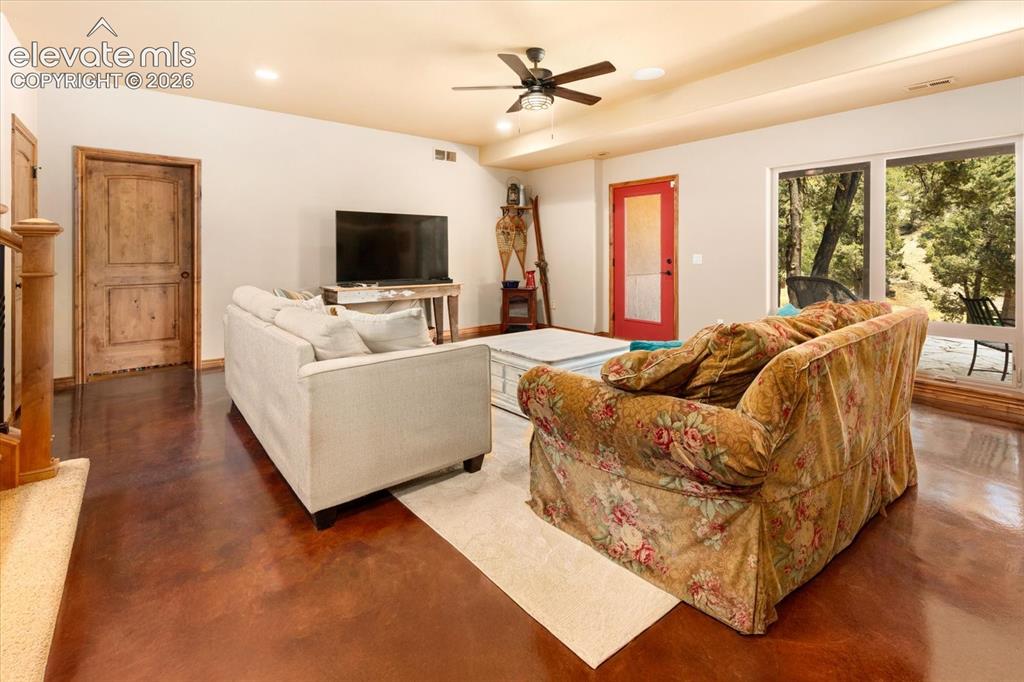 Image 33 of 47: Living Room