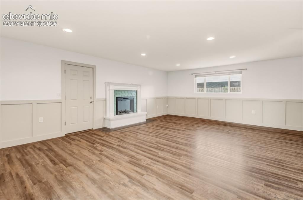 Image 17 of 40: Family Room