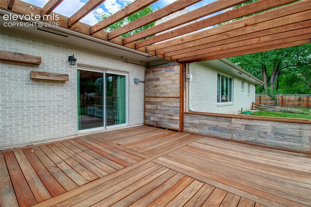 Image 39 of 40: Deck