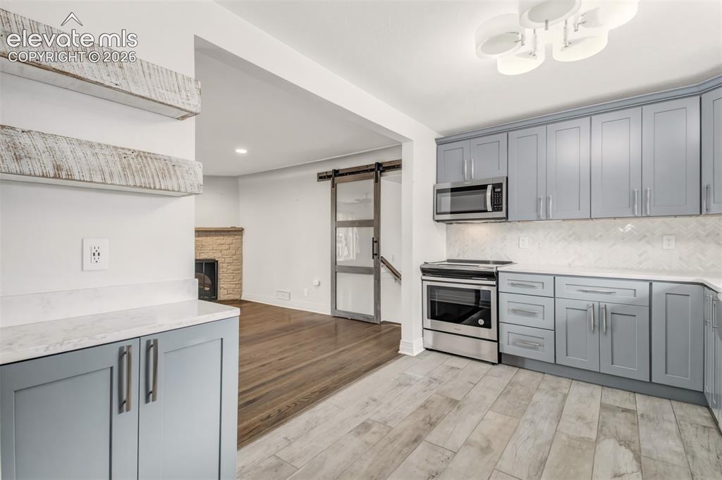 Image 6 of 40: Kitchen