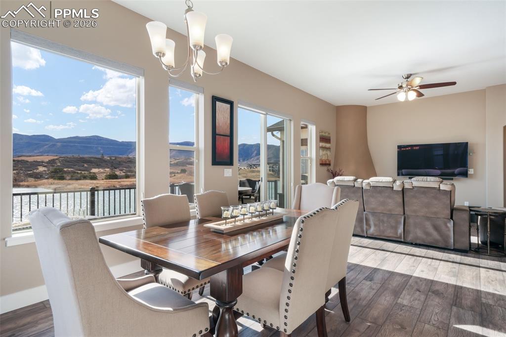 Image 12 of 50: Dining Area