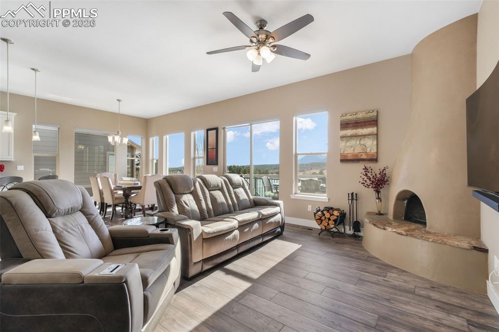 Image 18 of 50: Living Room