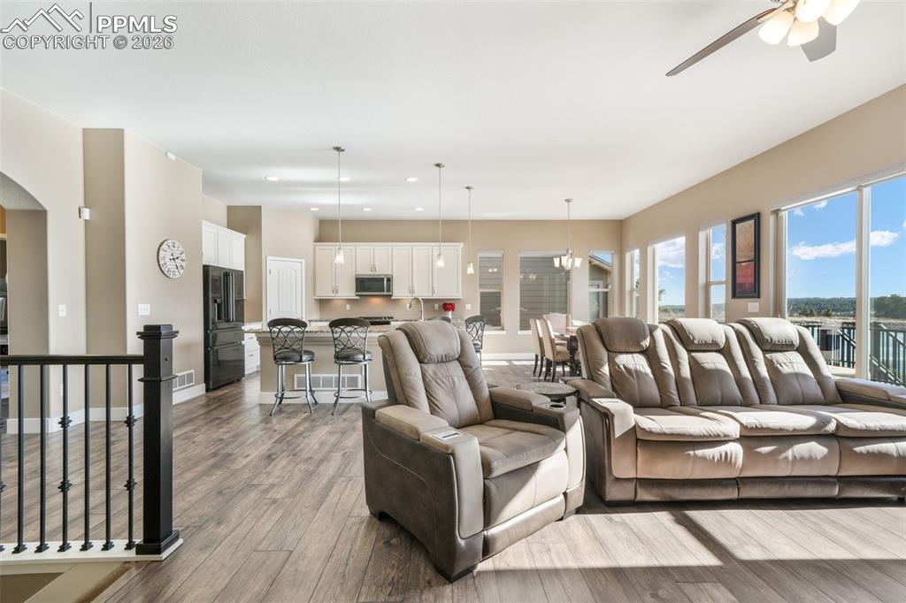 Image 23 of 50: Living Room