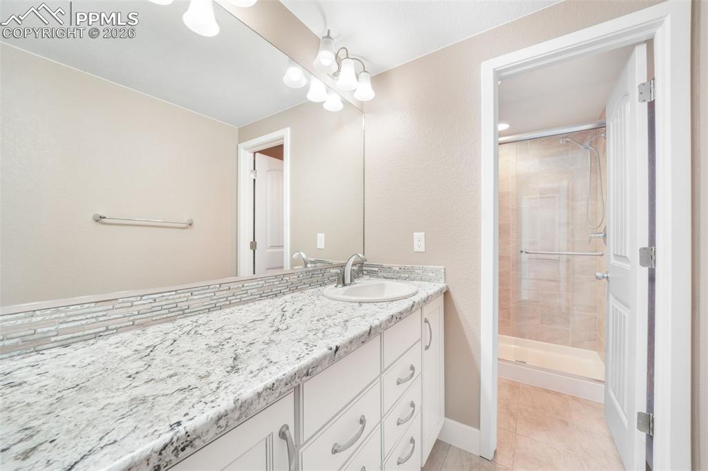 Image 37 of 50: Bathroom