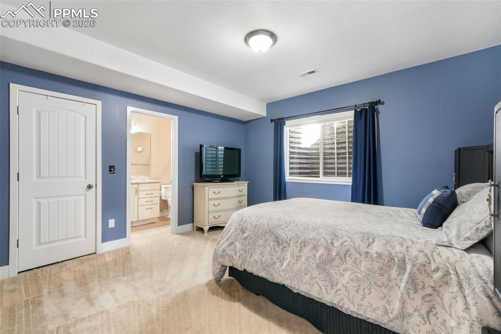 Image 38 of 50: Bedroom