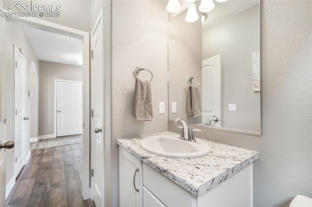 Image 5 of 50: Bathroom