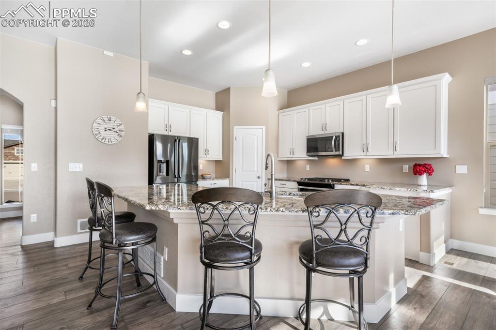 Image 9 of 50: Kitchen