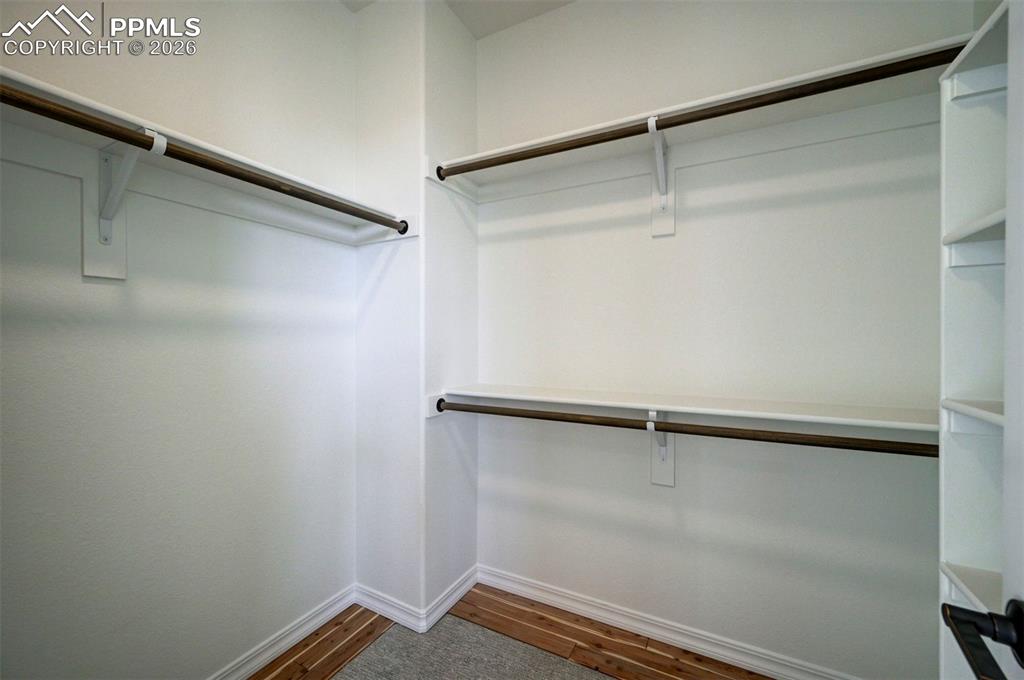 Image 19 of 22: Closet
