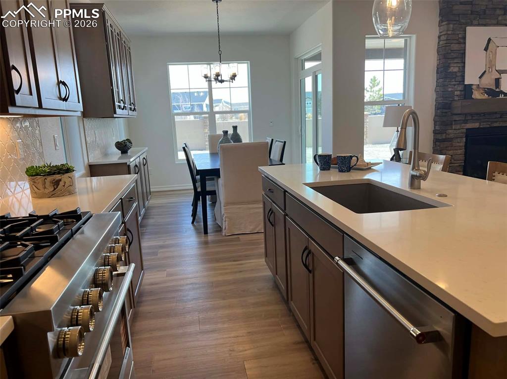 Image 23 of 23: Kitchen