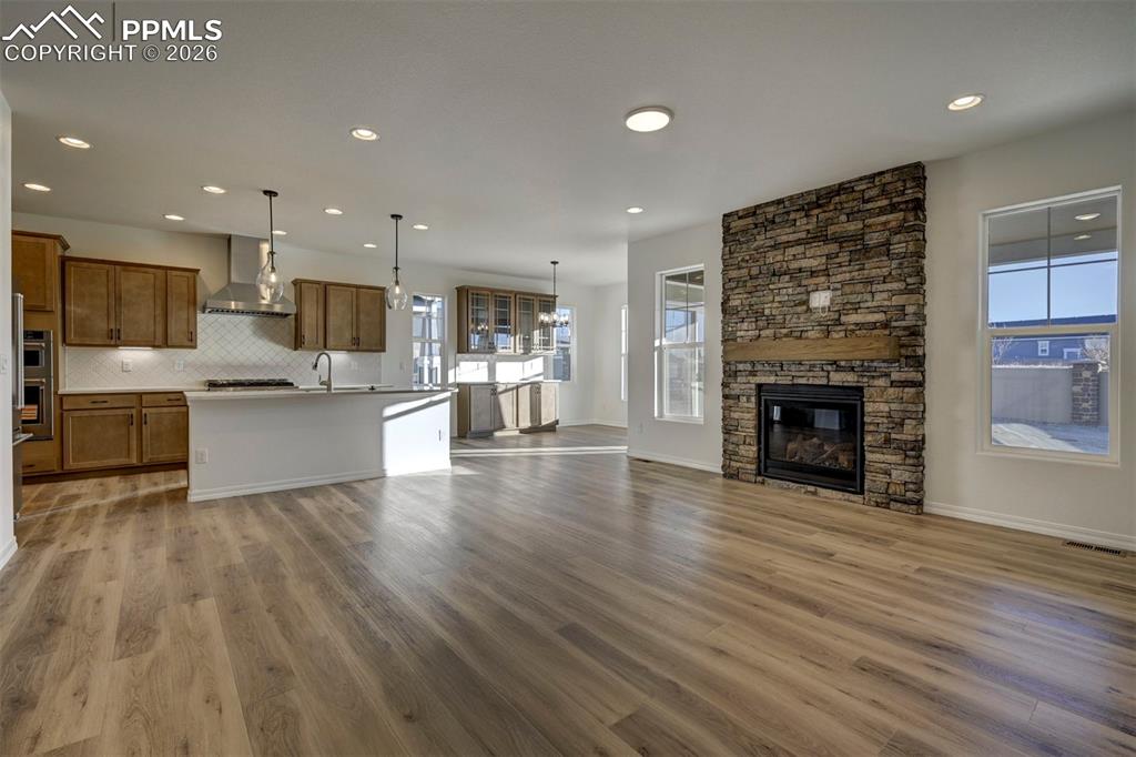 Image 7 of 22: Living Room