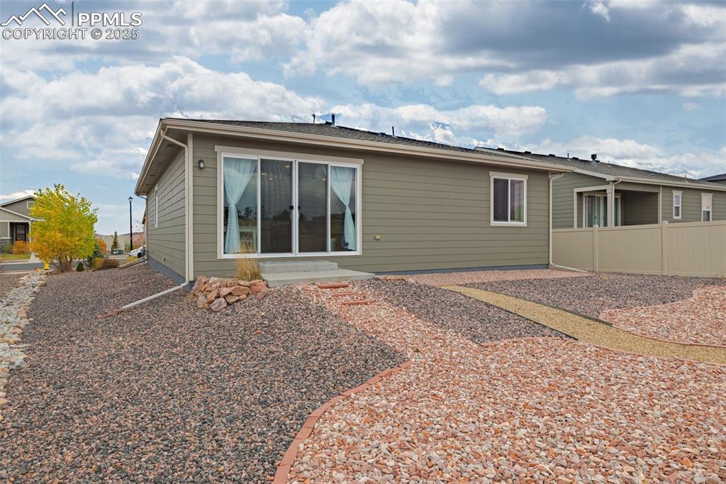 Image 32 of 37: Back of property