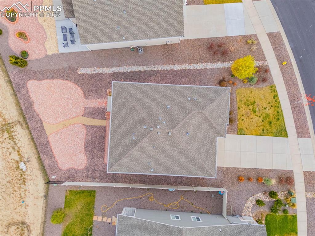 Image 4 of 37: Drone / aerial view