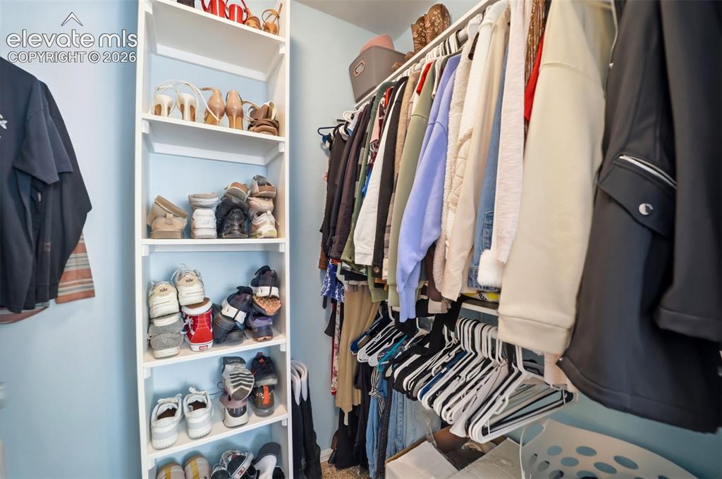 Image 20 of 40: Closet