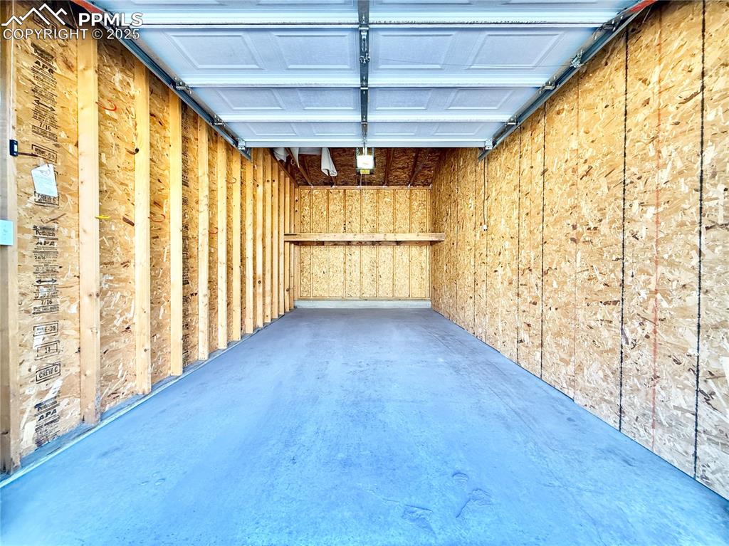 Image 22 of 24: Garage