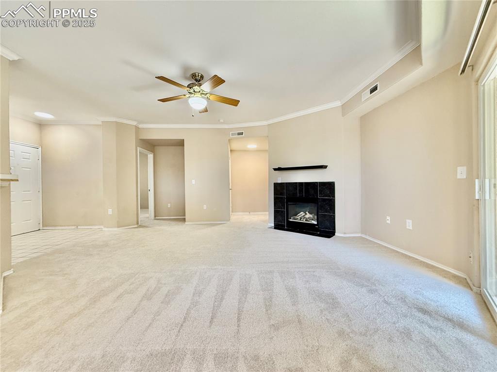 Image 4 of 24: Living Room