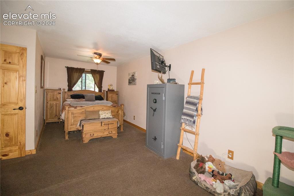 Image 10 of 33: Bedroom