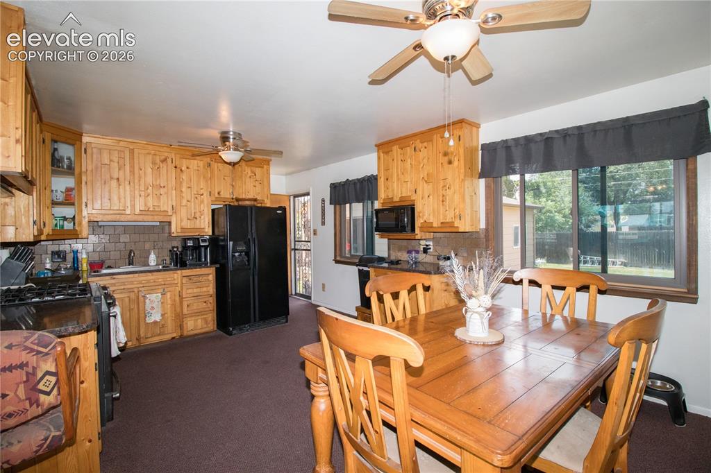 Image 6 of 33: Dining Area