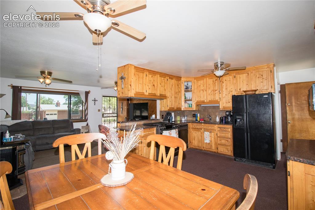 Image 7 of 33: Dining Area