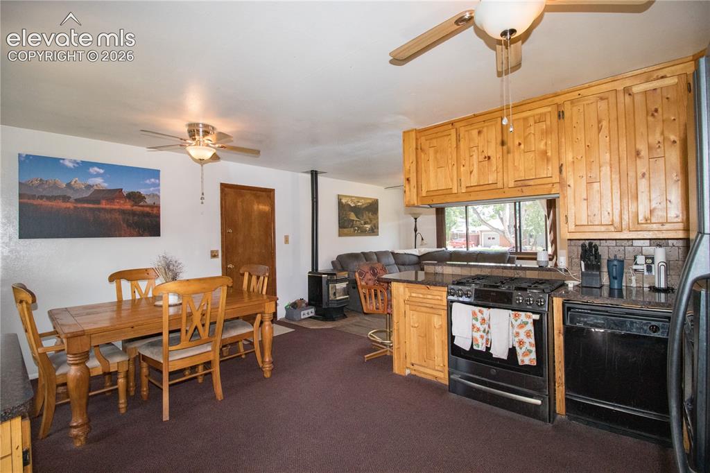 Image 8 of 33: Kitchen
