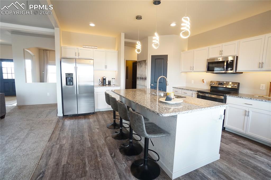 Image 17 of 46: Kitchen