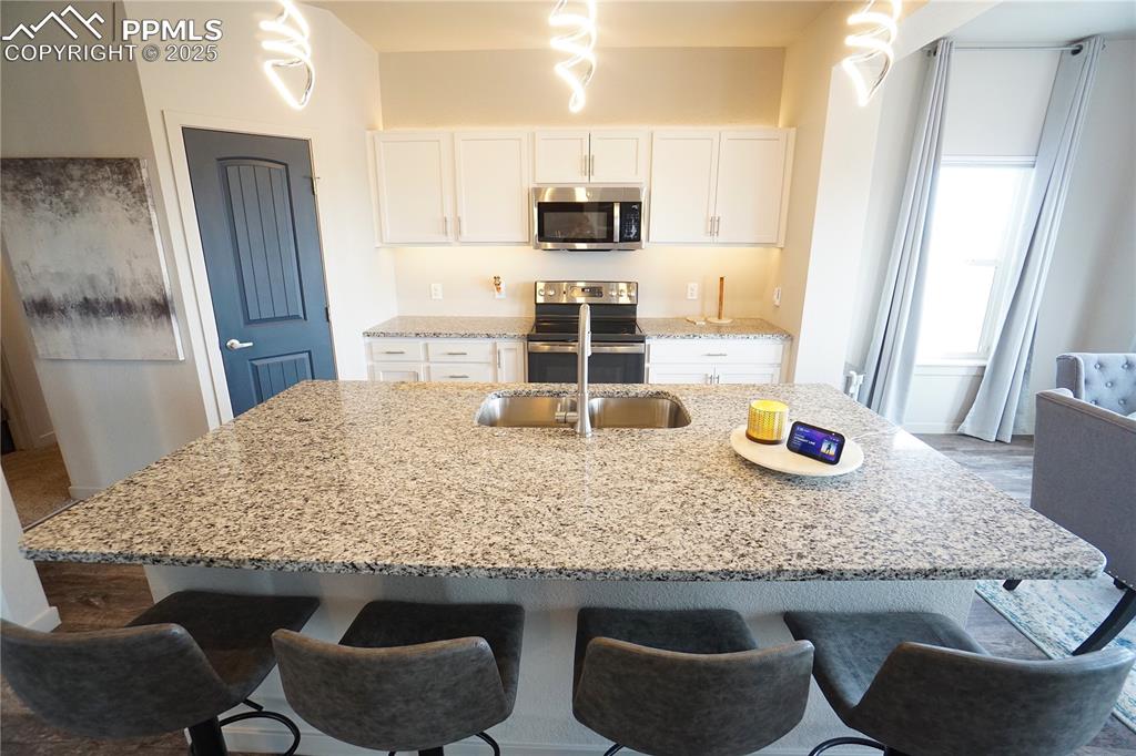 Image 18 of 46: Kitchen
