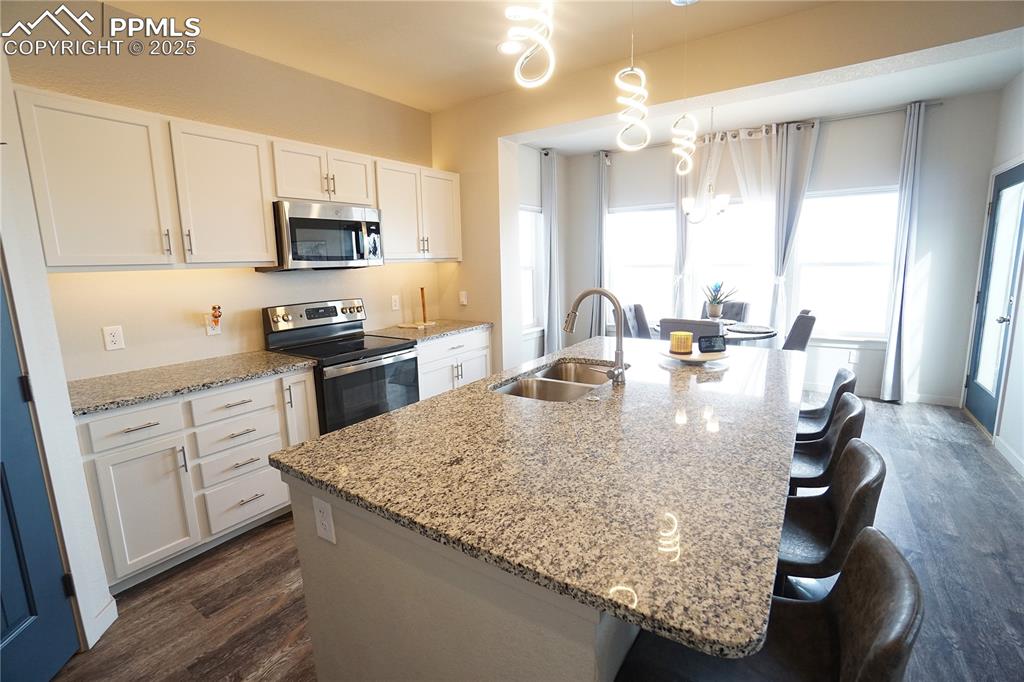 Image 19 of 46: Kitchen