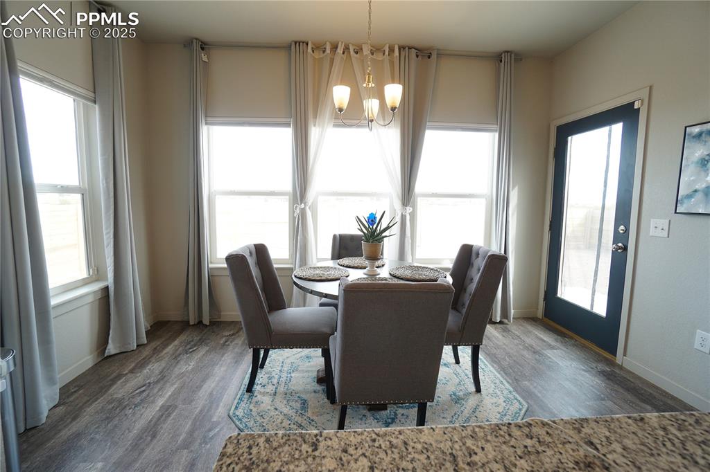 Image 23 of 46: Dining Area