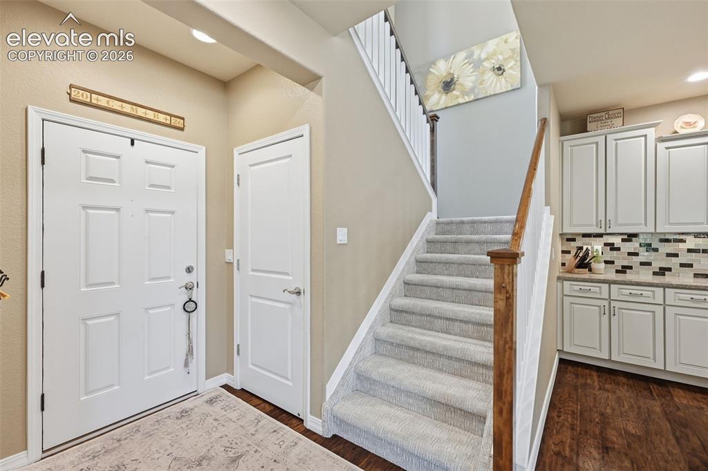 Image 22 of 46: Entry/Stairs