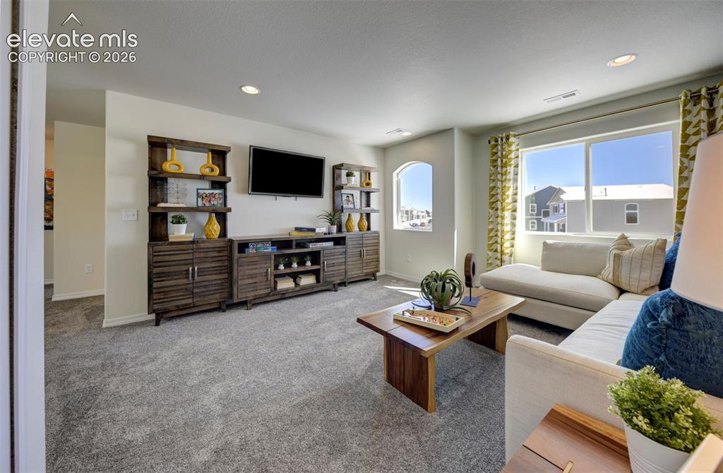 Image 14 of 22: Photos of previously built model. Some options will vary.