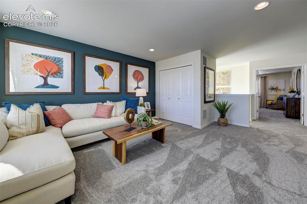 Image 16 of 22: Photos of previously built model. Some options will vary.