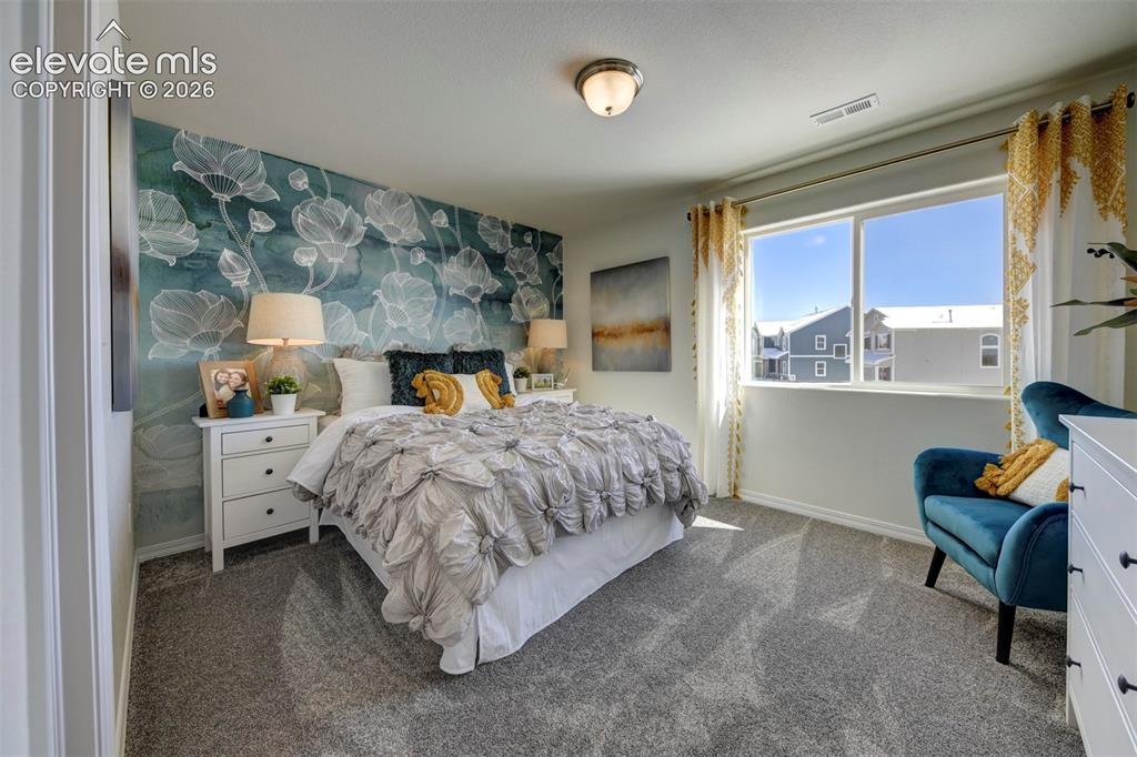 Image 17 of 22: Photos of previously built model. Some options will vary.