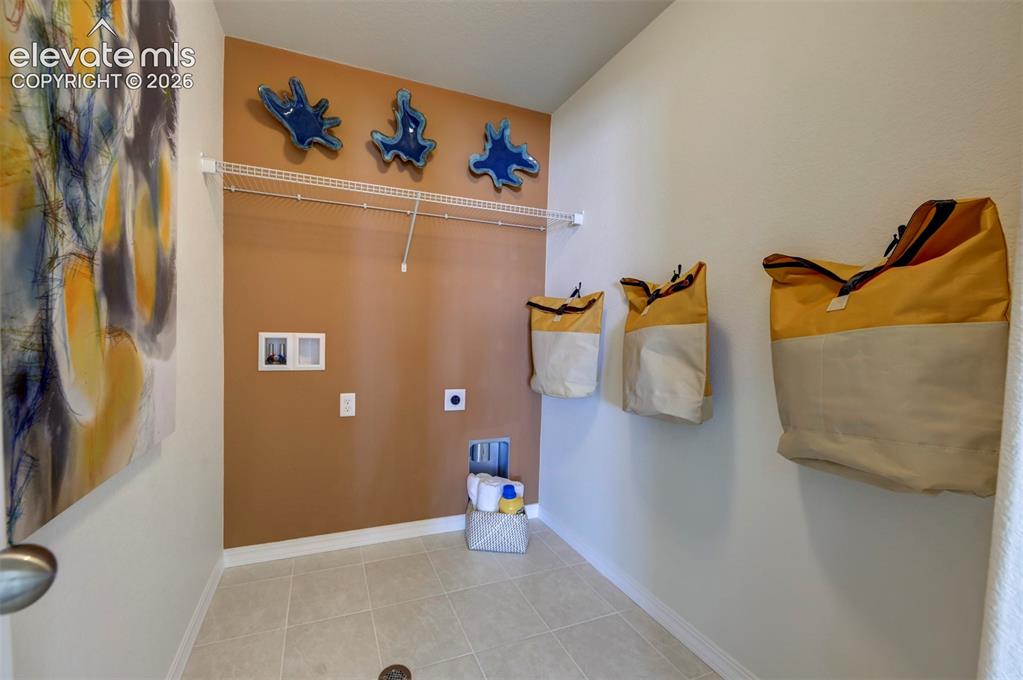 Image 19 of 22: Photos of previously built model. Some options will vary.