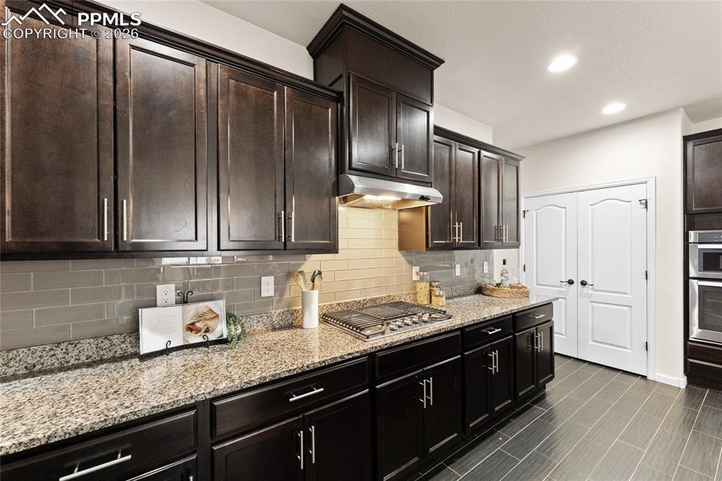 Image 14 of 40: Kitchen