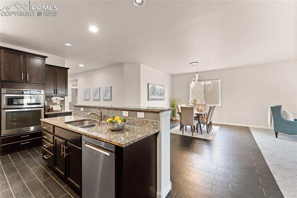 Image 16 of 40: Kitchen