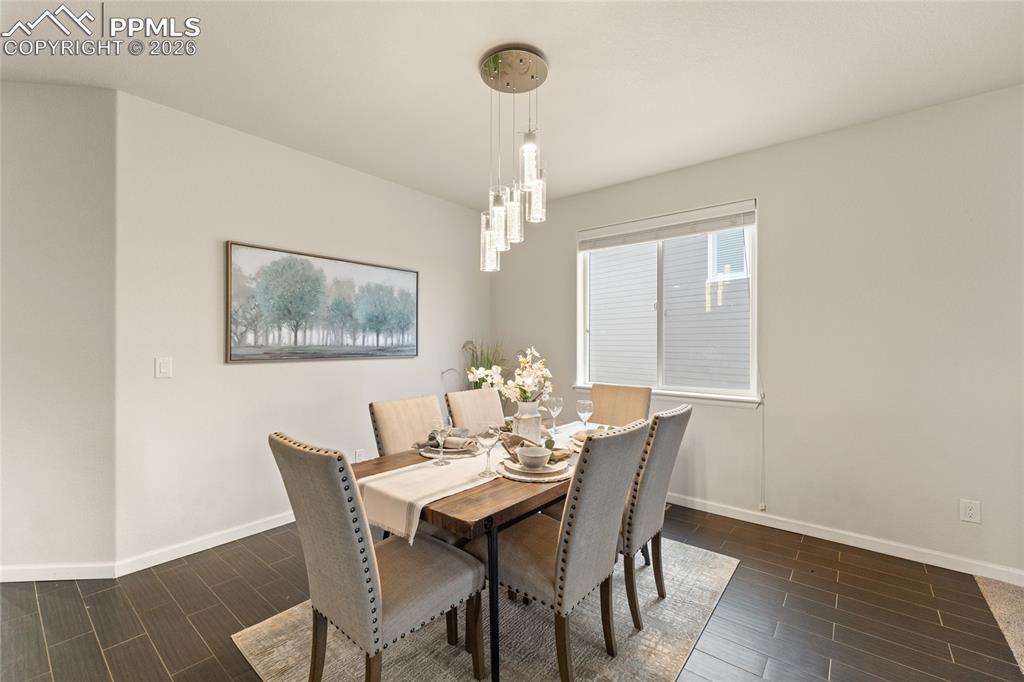 Image 17 of 40: Dining Area