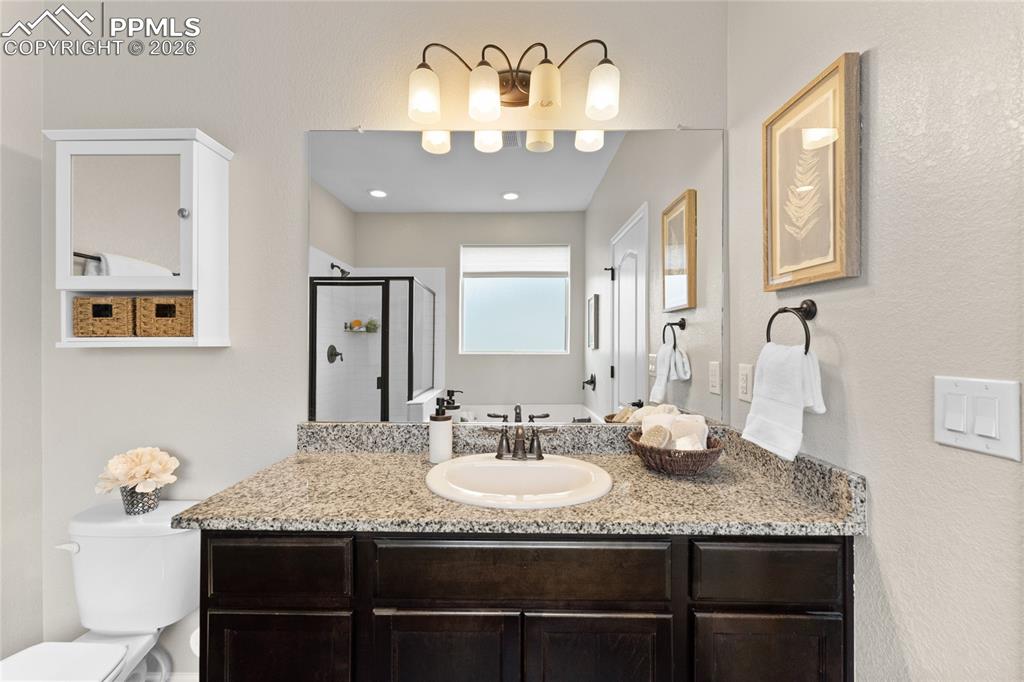 Image 23 of 40: Bathroom