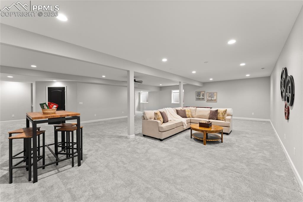 Image 27 of 40: Living Room