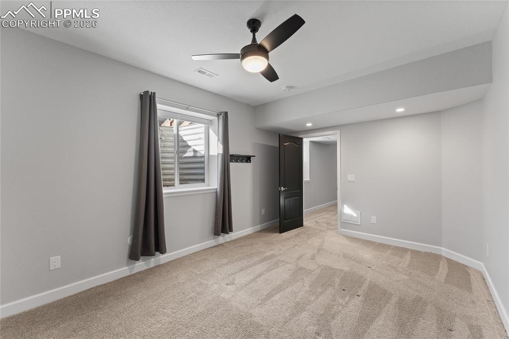 Image 31 of 40: Bedroom