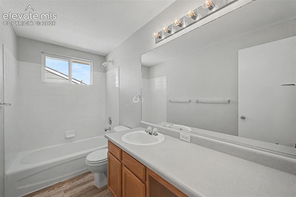 Image 13 of 17: Upper level hallway bathroom 
