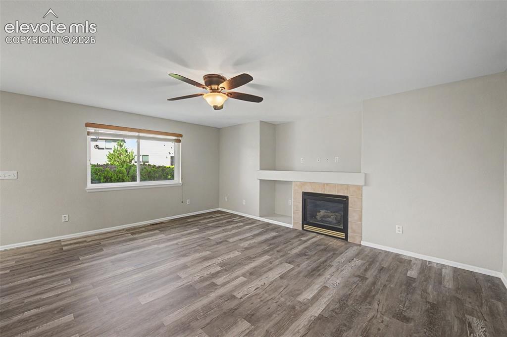 Image 7 of 17: Living Room