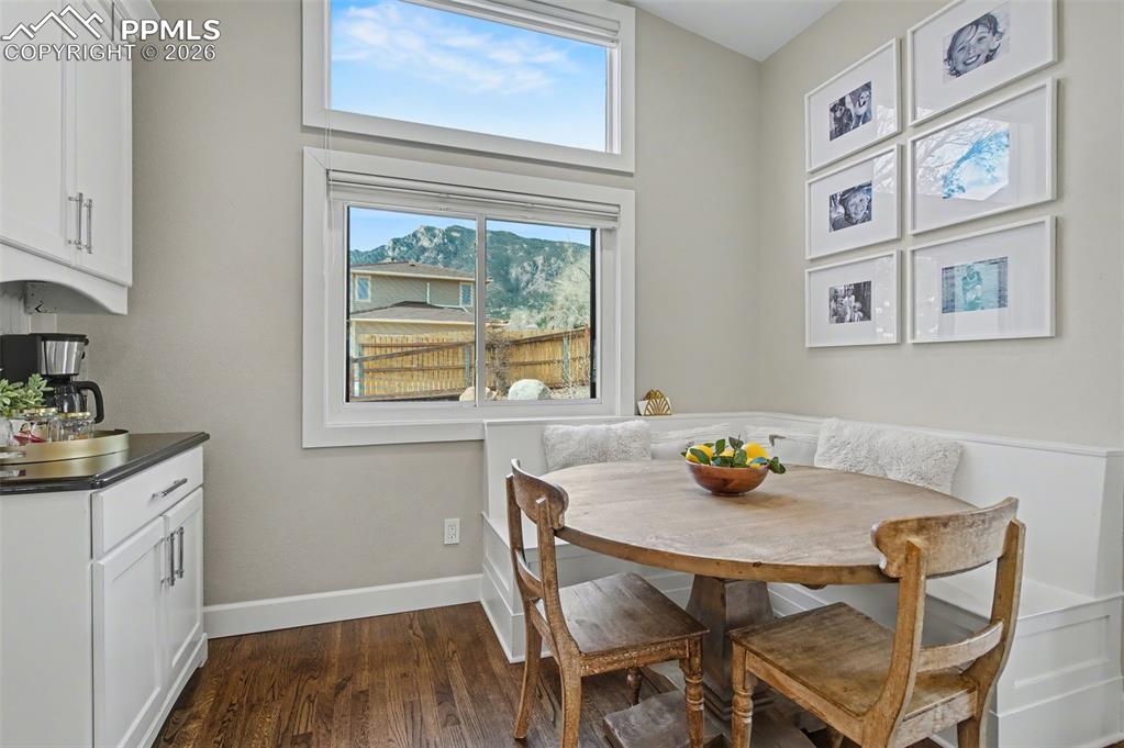 Image 10 of 43: Dining Area